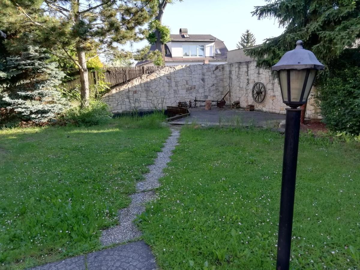 Villa Andy Prague Extérieur photo